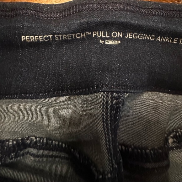 Chico's Dark Indigo Straight Leg Jeans 1.5 = US 10/M - Picture 3 of 7